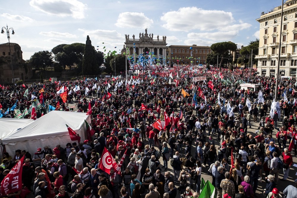 Συνδικάτα Ιταλίας: «Διακόσιες χιλιάδες πολίτες στην κινητοποίησή μας»- Σαλβίνι: «Πλέον δεν υπάρχουν φασίστες»