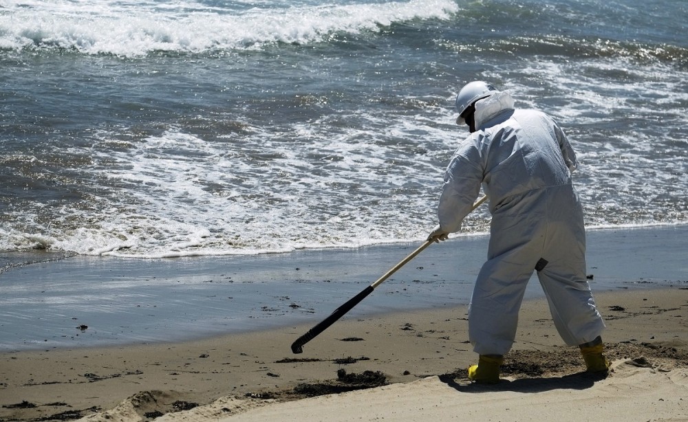 ΗΠΑ: Ρύπανση από πετρελαιοκηλίδα στις ακτές της Καλιφόρνιας
