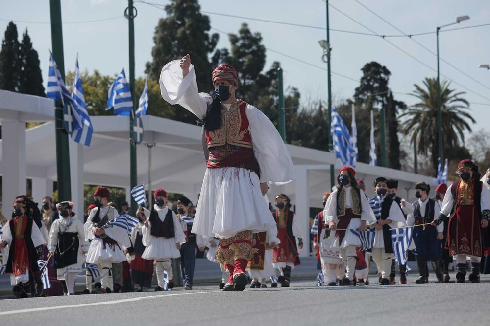 Βασιλακόπουλος: Παρέλαση με μάσκες-Περισσότερες ελευθερίες σε εμβολιασμένους