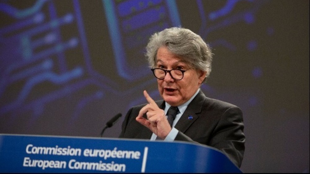 ΕΕ: Ο επίτροπος Μπρετόν δεν πιστεύει πως θα υπάρξει Polexit