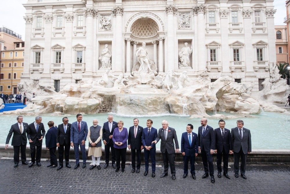 Οι ηγέτες του G20 στην Φοντάνα Ντι Τρέβι- Σε εξέλιξη η διμερής συνάντηση Μπάιντεν- Ερντογάν