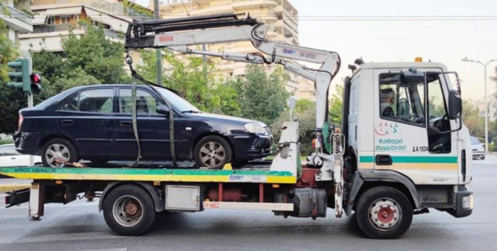 Ο Δήμος Αθηναίων απομάκρυνε 3.862 εγκαταλελειμμένα οχήματα- Τα εύσημα του Μπακογιάννη