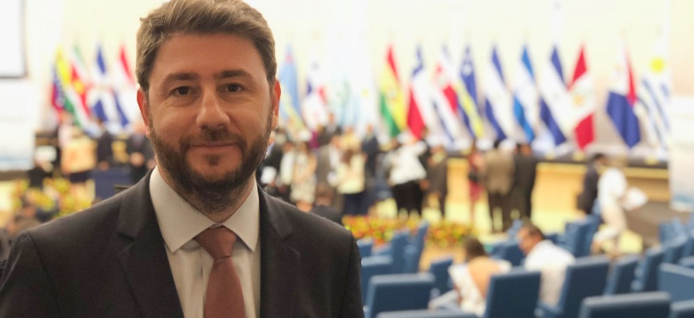 Νίκος Ανδρουλάκης: Φυγή προς τα εμπρός