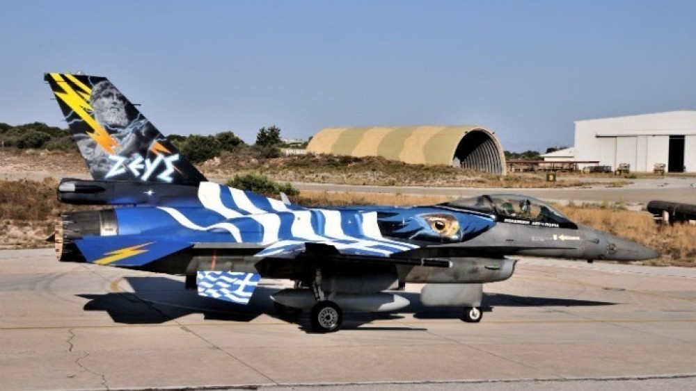 Θεσσαλονίκη: Επίδειξη αεροσκάφους F-16 «Ζευς»
