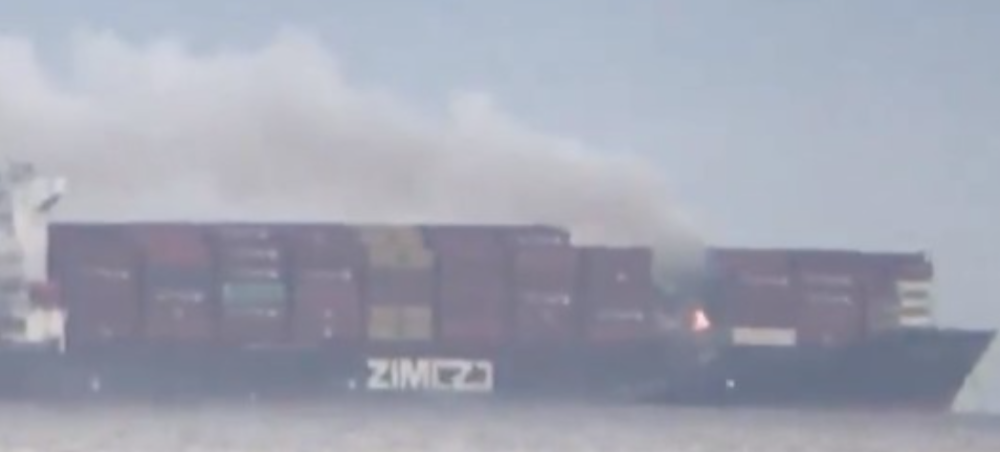 Καναδάς: Φωτιά σ&#8217; ελληνόκτητο πλοίο, με χημικά (vids)