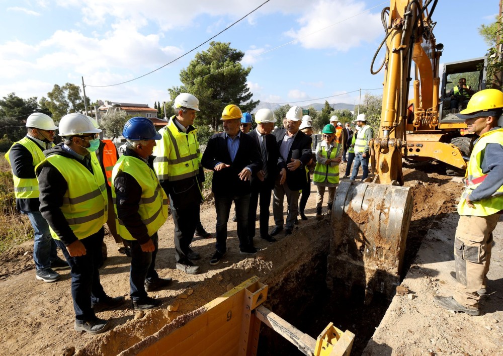 Αυτοψία Πατούλη στα έργα κατασκευής του δικτύου αποχέτευσης στην Παλλήνη