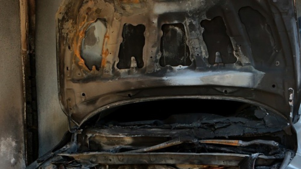 Θεσσαλονίκη: Φωτιά σε σταθμευμένο όχημα στο κέντρο της πόλης