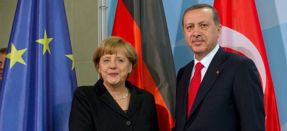 Στην Τουρκία η Μέρκελ για τη Λιβύη
