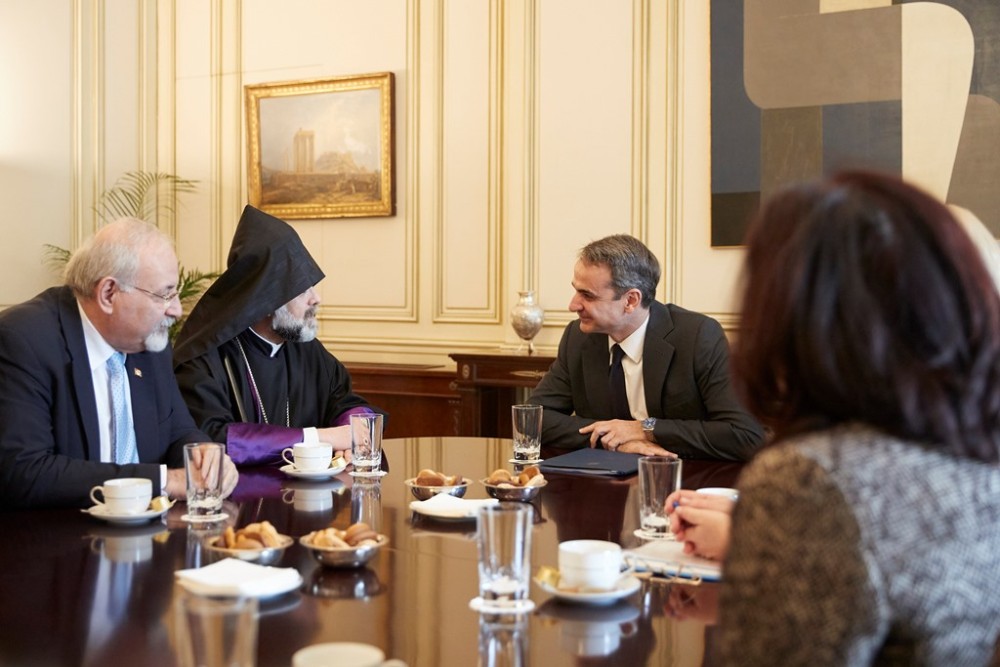 Συνάντηση Μητσοτάκη με εξέχοντα μέλη της αρμενικής κοινότητας στην Ελλάδα