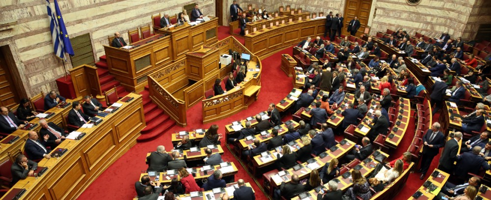 Σφοδρή αντιπαράθεση Γεραπετρίτη-Τζανακόπουλου για τον εκλογικό νόμο- «Θεωρητικό απολίθωμα η απλή αναλογική»