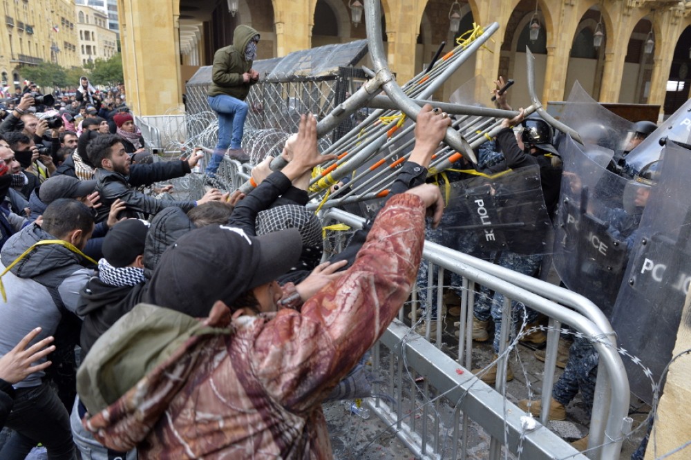Συγκρουσεις διαδηλωτών και αστυνομίας στην Βηρυτό