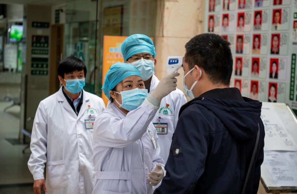 Washington Post: Οι νοσηλευτές στην Κίνα φοράνε&#8230; πάνες γιατί δεν έχουν χρόνο για διάλειμμα