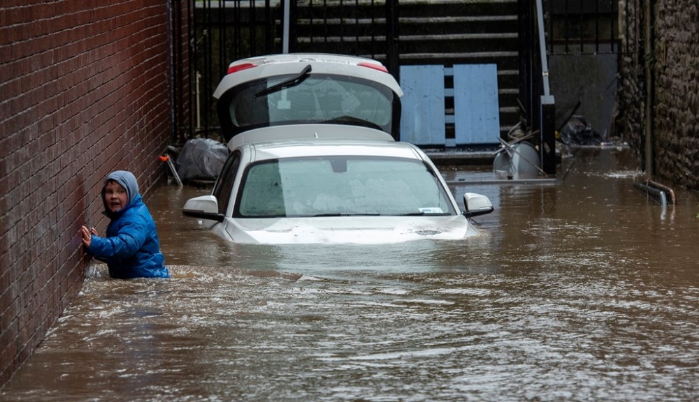 Βρετανία: Σοβαρά προβλήματα από την καταιγίδα Ντένις