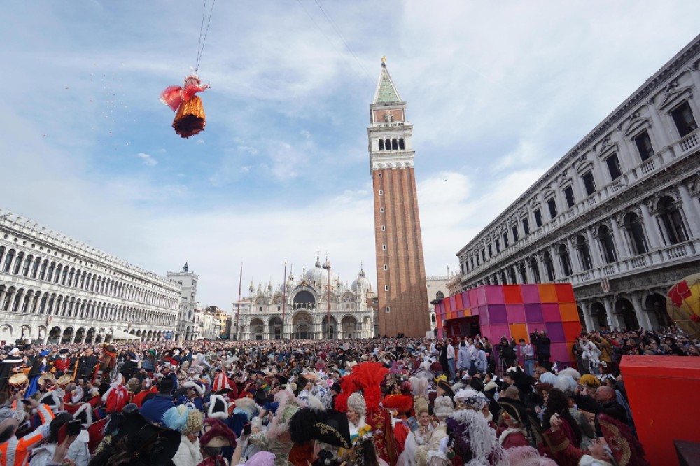 Το &#8220;πέταγμα του Αγγέλου&#8221; στο καρναβάλι της Βενετίας