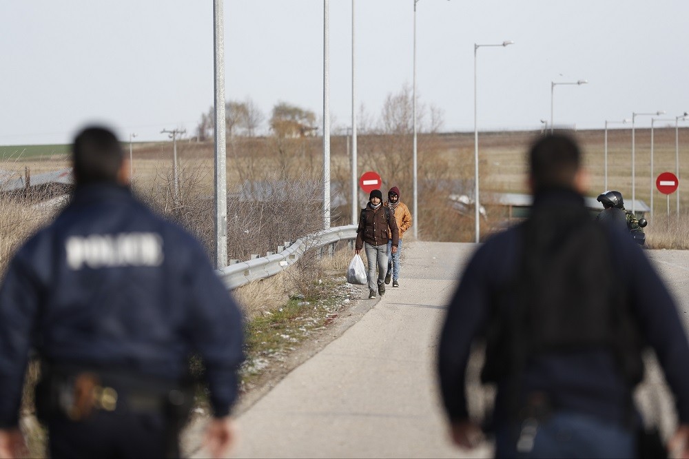 Από το πρωί 1.500 άτομα προσπάθησαν ανεπιτυχώς να μπουν στην Ελλάδα
