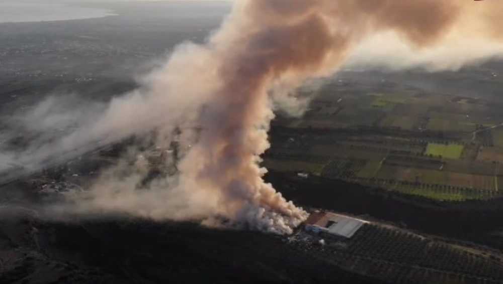 Φωτιά σε εργοστάσιο ανακύκλωσης στην Κόρινθο (vids)