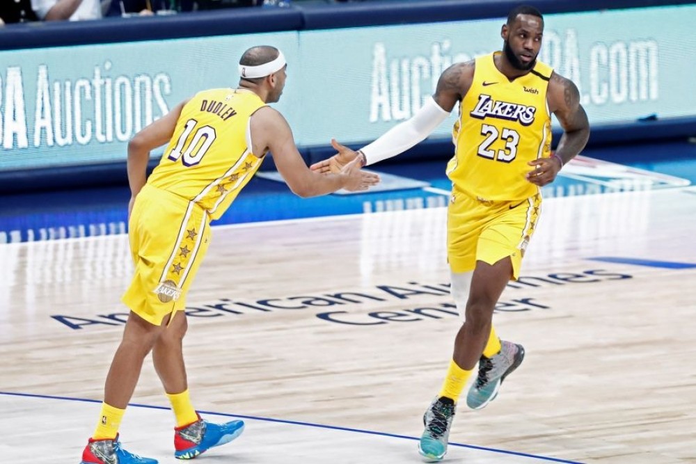 NBA: Ένατη διαδοχική νίκη για τους Λέικερς