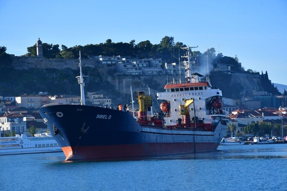 Σε ασφαλές αγκυροβόλιο της Ρόδου ρυμουλκείται το ακυβέρνητο πλοίο