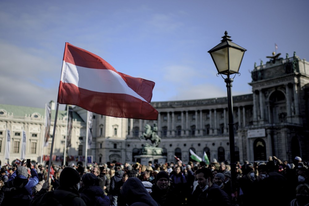 Αυστρία: Χιλιάδες διαδηλώνουν στη Βιέννη κατά του νέου lockdown