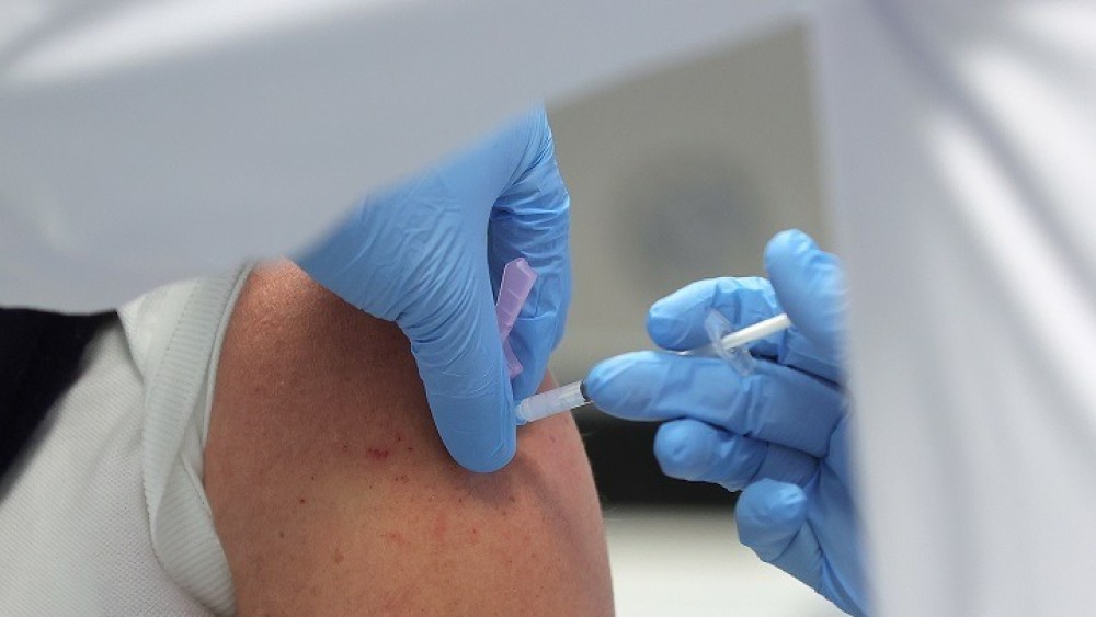 Ιταλία: Πήγε να κάνει το εμβόλιο με&#8230; ψεύτικο χέρι σιλικόνης