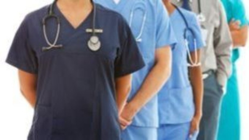 Πλεύρης: Εξετάζεται το ακαταδίωκτο για να προστατευτούν οι γιατροί από τις μηνύσεις αρνητών