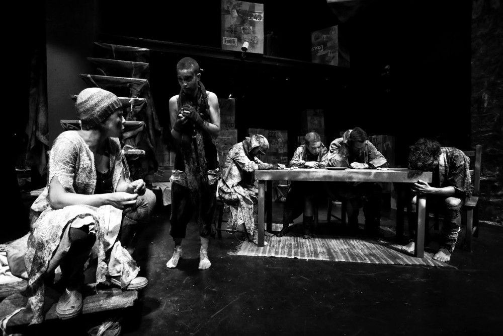 «ΕΜΠΟΡΙΟ» σε σκηνοθεσία Κοραή Δαμάτη από τη θεατρική ομάδα Ανδρομέδα