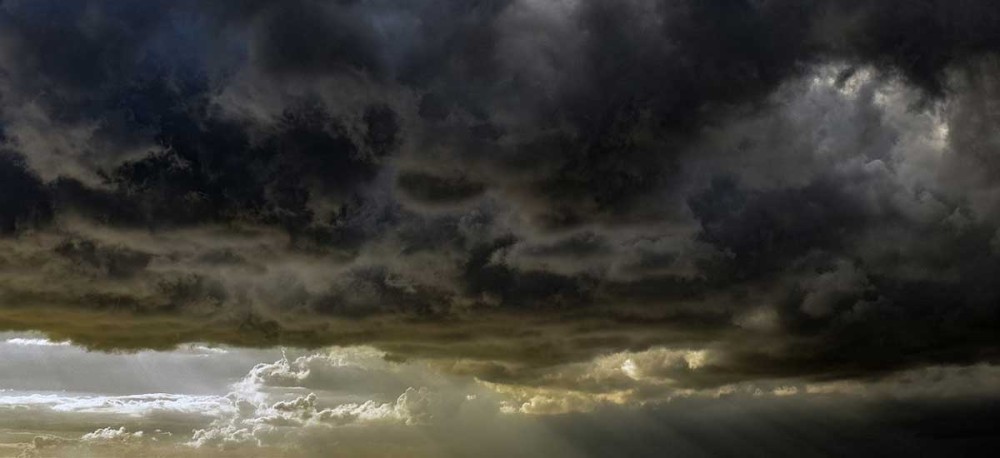 Επιδείνωση του καιρού σήμερα και αύριο: Ισχυρές καταιγίες και θυελλώδεις άνεμοι
