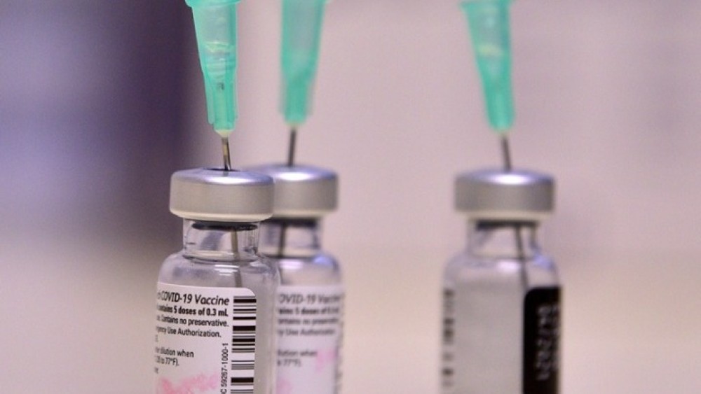 Pfizer-BioNTech-Moderna: Κέρδη 1.000 δολάρια το δευτερόλεπτο χάρη στα εμβόλια