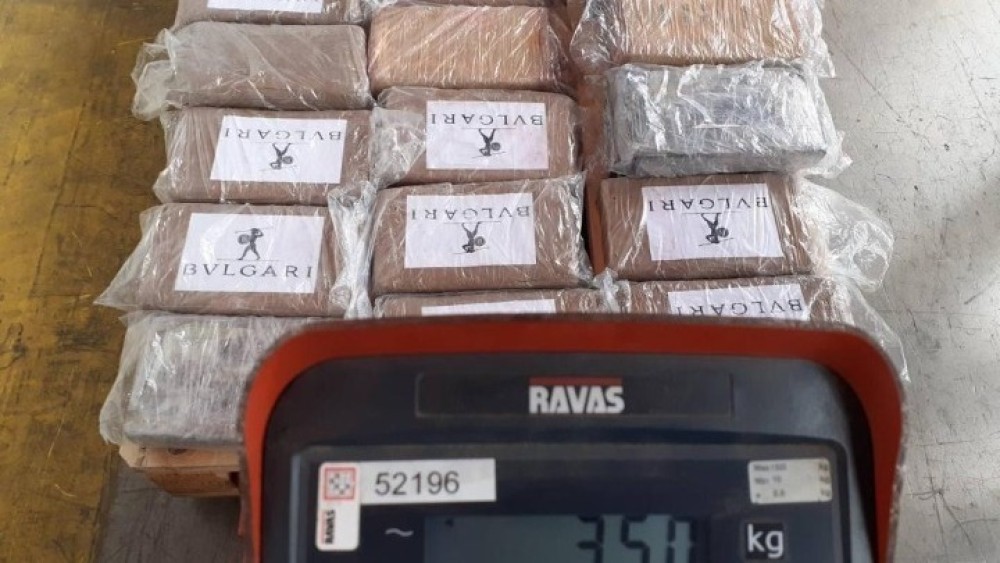 ΑΑΔΕ: Εντοπίστηκαν 35 κιλά κοκαΐνης σε φορτίο με μπανάνες