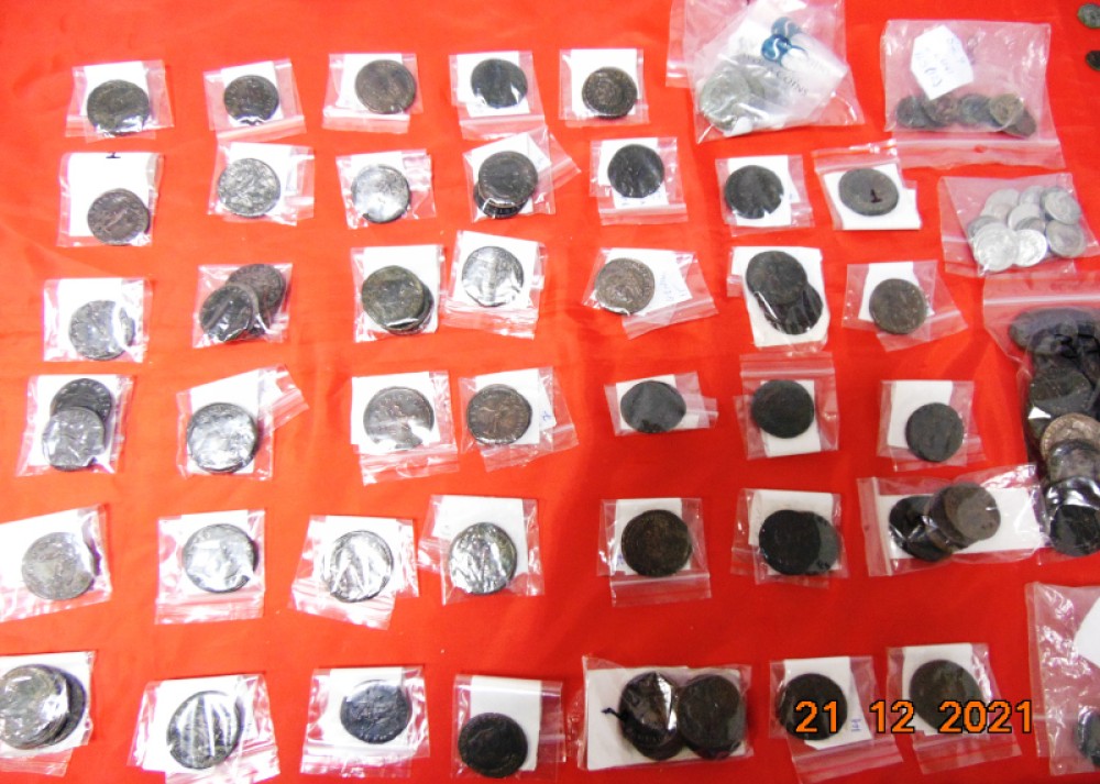 Πατέρας και κόρη κατείχαν περισσότερα από 500 νομίσματα τεράστιας αρχαιολογικής αξίας
