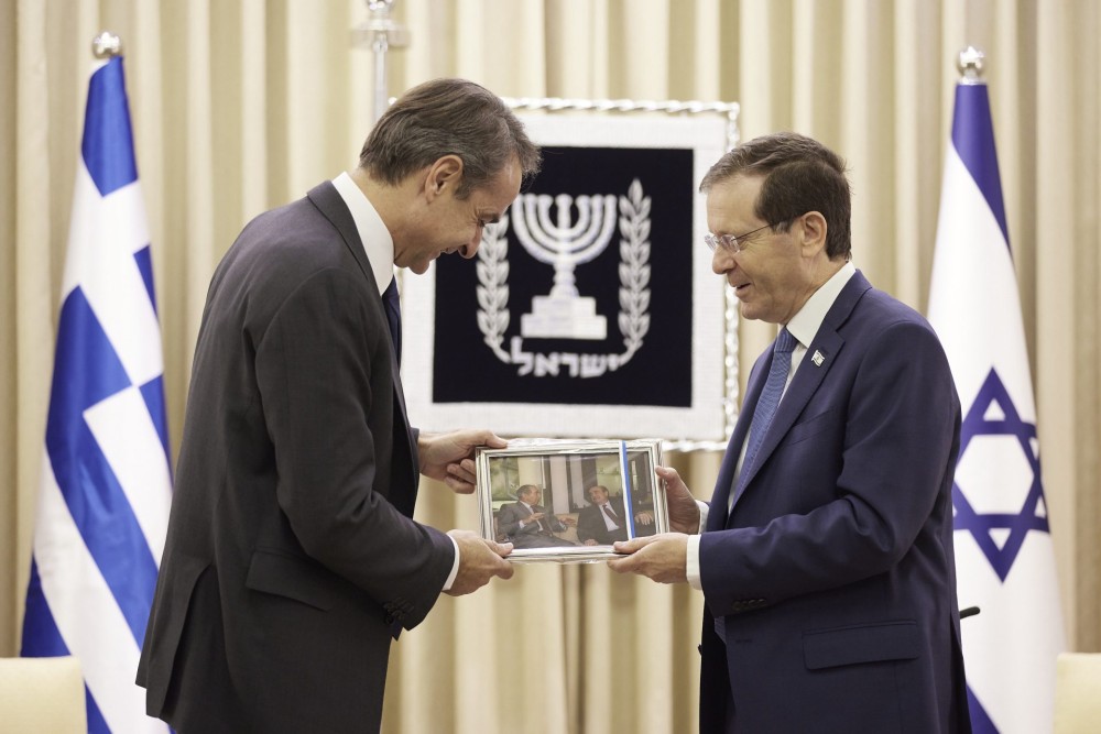 Το συγκινητικό δώρο του ισραηλινού πρωθυπουργού στον Κυριάκο Μητσοτάκη