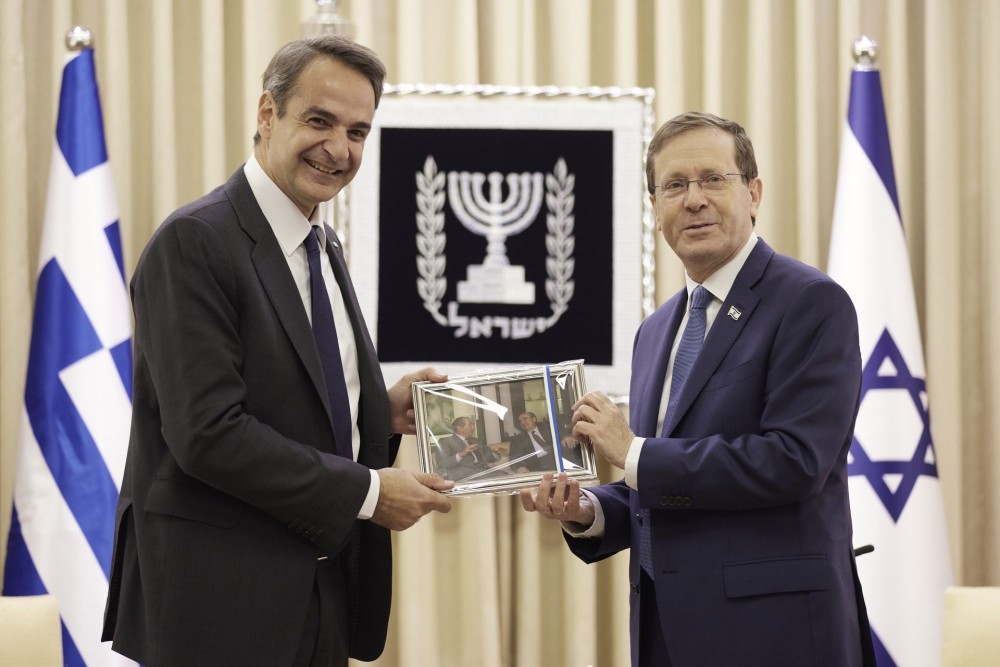 Μητσοτάκης: Η φωτογραφία – έκπληξη που δώρισε στον πρωθυπουργό ο πρόεδρος του Ισραήλ
