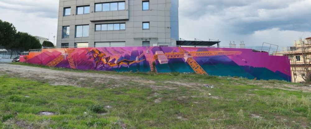 Μια πολύχρωμη &#8220;πόλη&#8221; 35 μέτρων, το μακρύτερο graffiti βρίσκεται στην Καλαμαριά