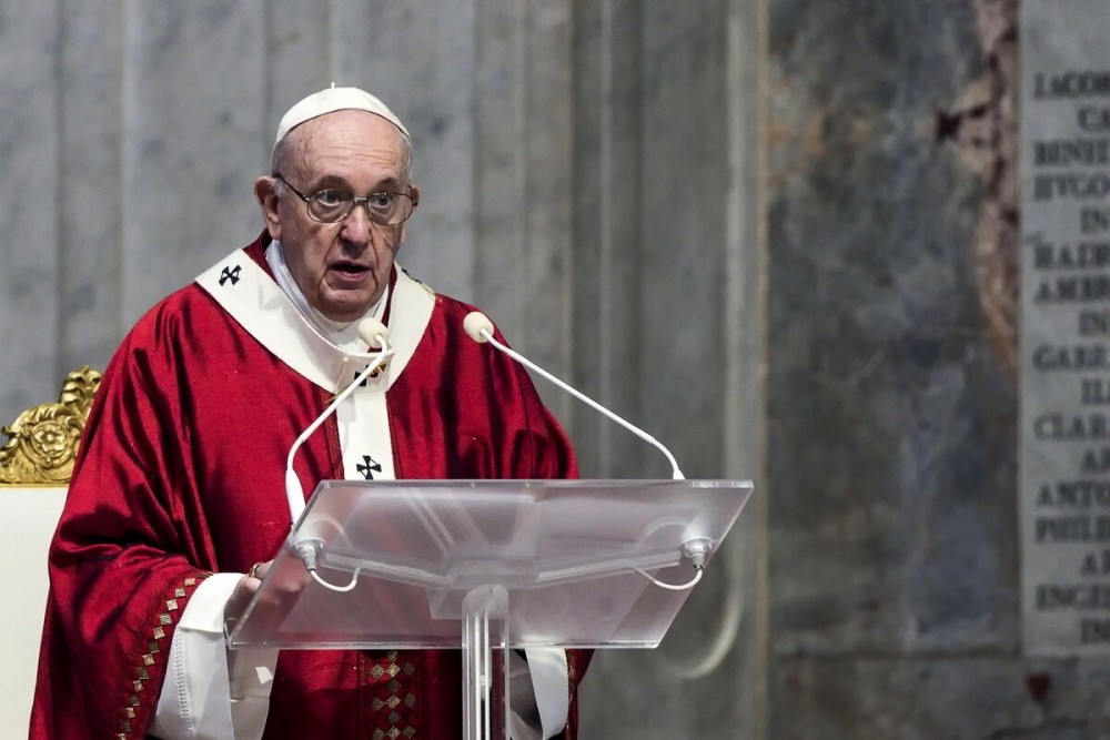 Στην Αθήνα σήμερα ο Πάπας Φραγκίσκος: Τα μηνύματα της επίσκεψής του