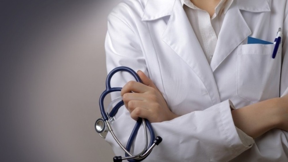 Κορωνοϊός: Τροπολογία Πλεύρη για την προστασία γιατρών από κακόβουλες μηνύσεις