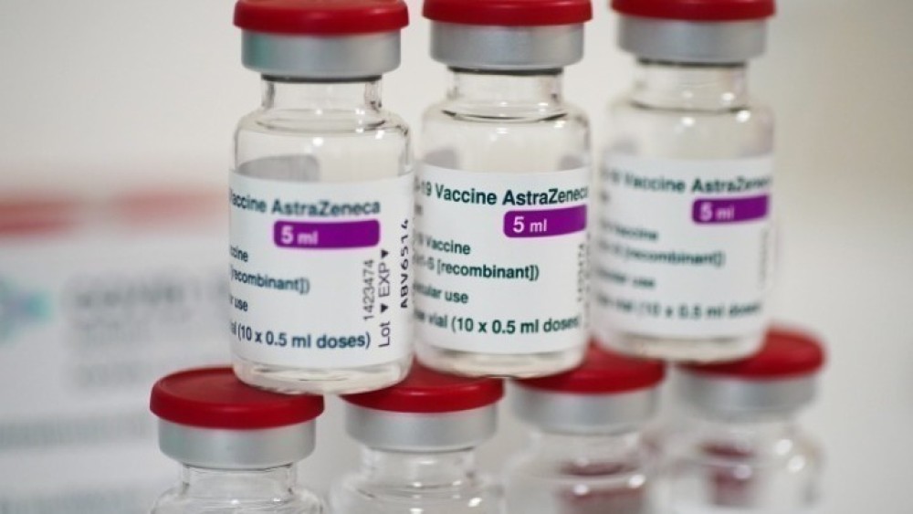 Εμβόλιο AstraZeneca: Αποτελεσματικές οι τρεις δόσεις έναντι της Omicron