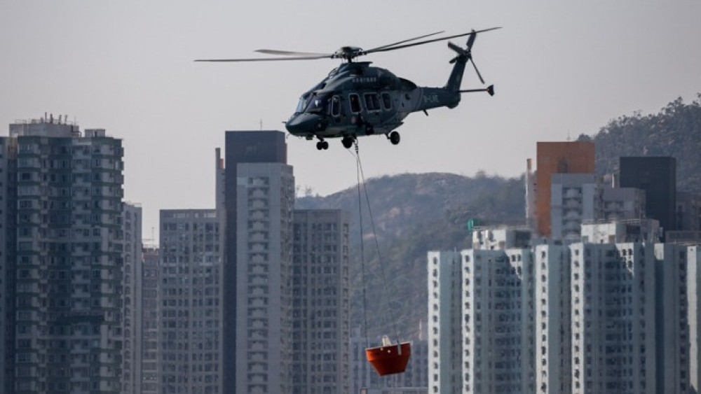 Χονγκ Κονγκ: Πυρκαγιά σε ουρανοξύστη-150 άνθρωποι παγιδεύτηκαν στην ταράτσα