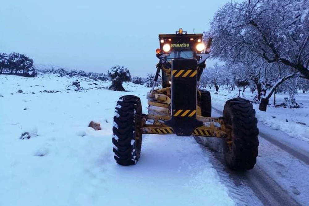 Διακοπή της κυκλοφορίας σε Αχαρνές, λεωφόρο Φυλής και Πάρνηθας, λόγω χιονόπτωσης