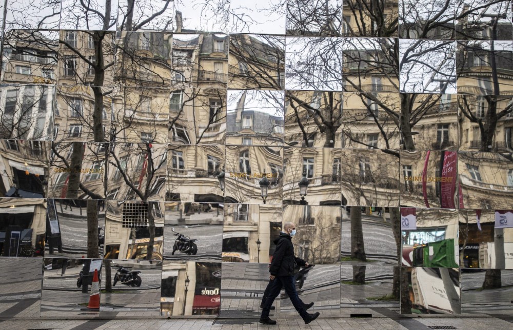 Απόλυτο ρεκόρ κρουσμάτων κορωνοϊού στη Γαλλία: Σε «αναστολή» η πρωτοχρονιά