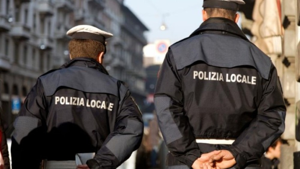 Δε θέλουν να φορούν ροζ μάσκες οι αστυνομικοί της Ιταλίας-Διαμαρτυρία στο ΥΠΕΣ