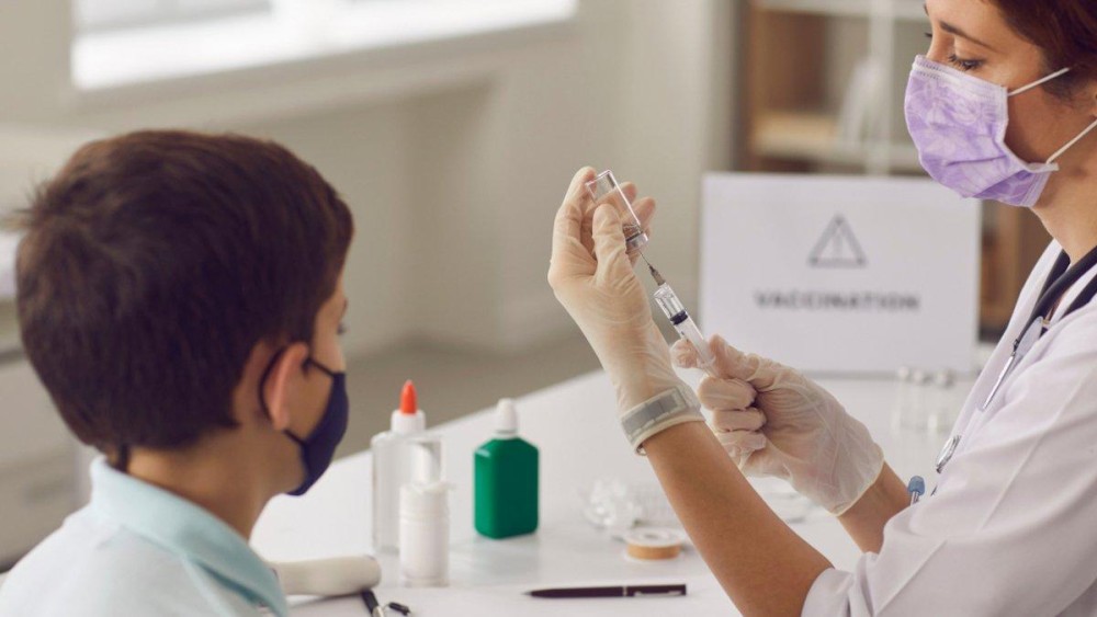 Γεωργαντάς: Άνοιξε η πλατφόρμα για 120.000 νέα ραντεβού για τον εμβολιασμό παιδιών