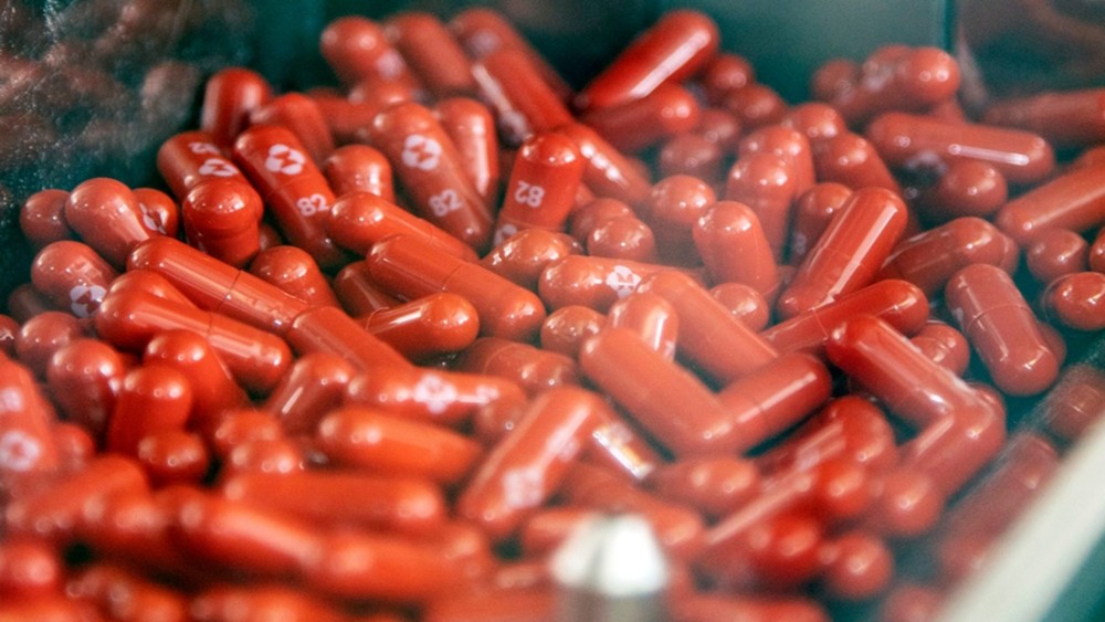 Κορωνοϊός: Ανάχωμα στην πανδημία με 5.000 αντιικά φάρμακα