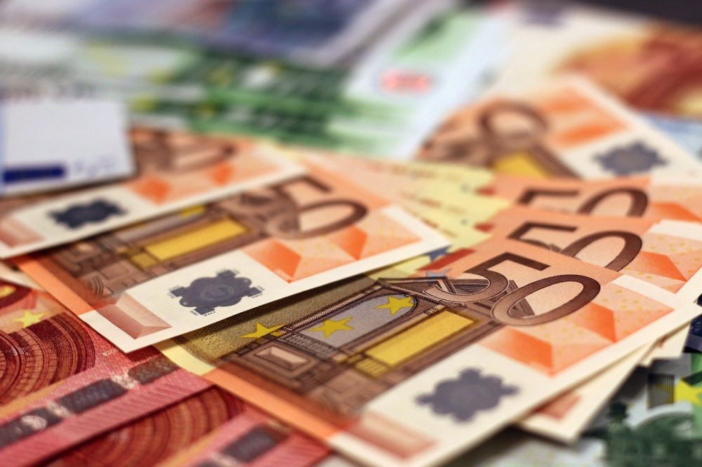 Στα 663 ευρώ αυξάνεται ο κατώτατος μισθός από 1η Ιανουαρίου