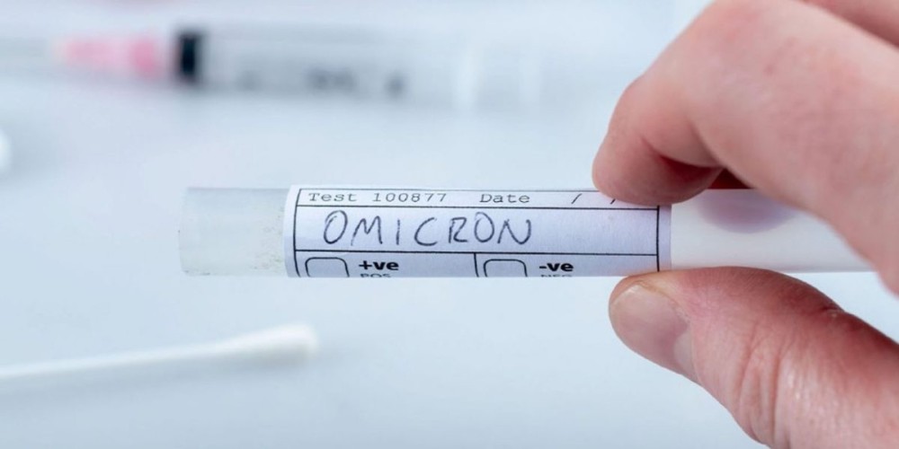 Αβέβαιοι οι επιστήμονες για τη σοβαρότητα της Omicron