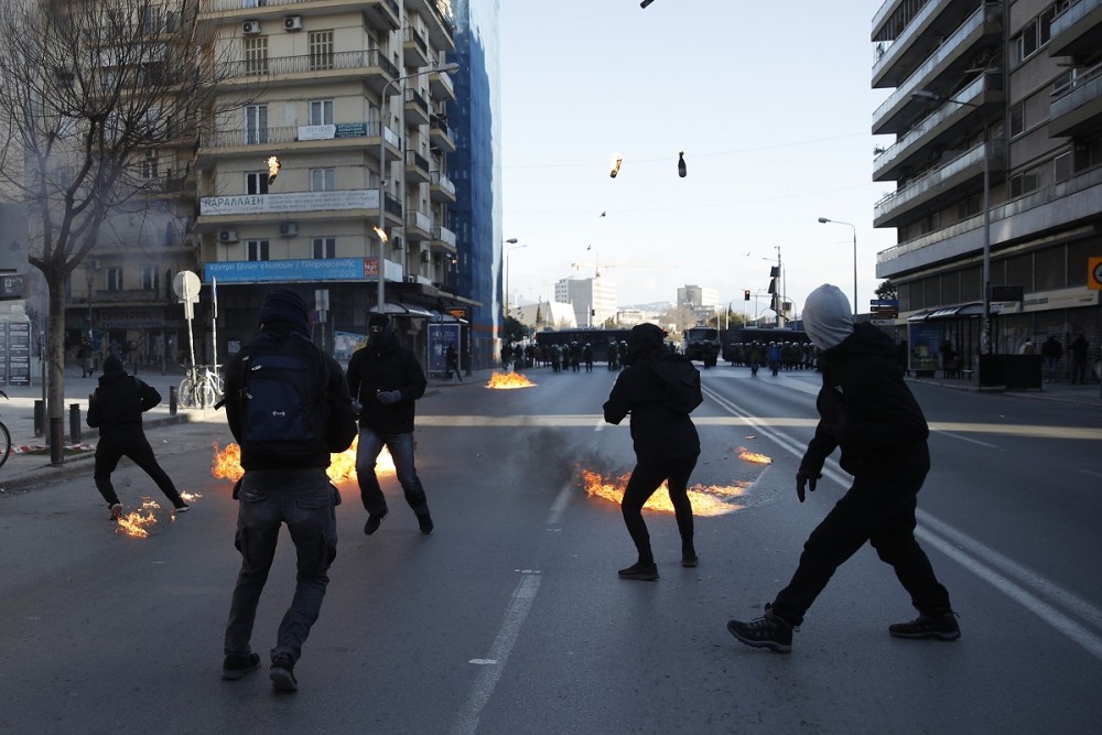 Θεσσαλονίκη: Συλλήψεις για τα χθεσινά επεισόδια στο κέντρο της πόλης-Για κακούργημα μία 26χρονη