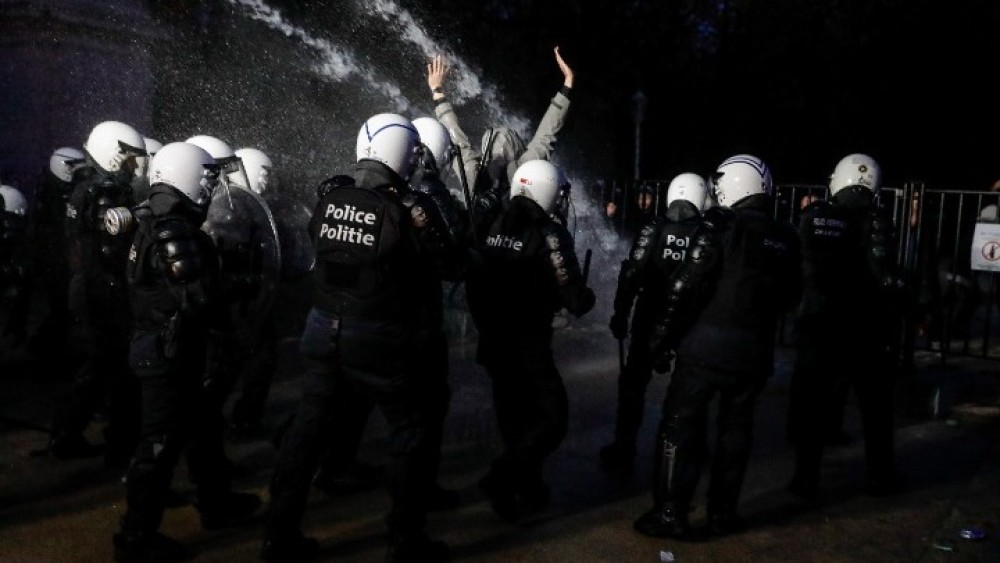Ολλανδία: Η αστυνομία προσπάθησε να διαλύσει διαδήλωση κατά του λοκντάουν στο Άμστερνταμ