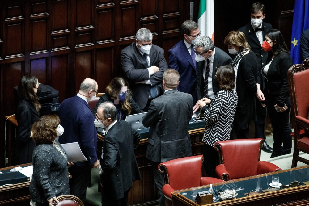 Ιταλία: Λευκό για τον πρόεδρο της Δημοκρατίας – Οι συμμαχίες για τον επόμενο γύρο
