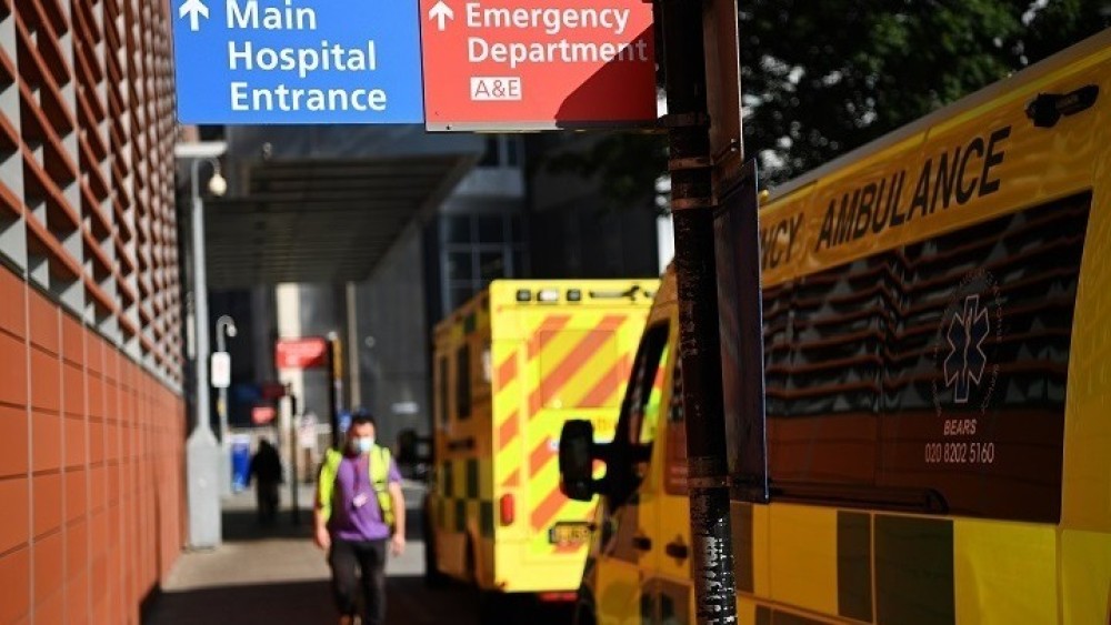 Κύμα παραιτήσεων υγειονομικών στη Βρετανία: Έχουν εξαντληθεί από την πανδημία