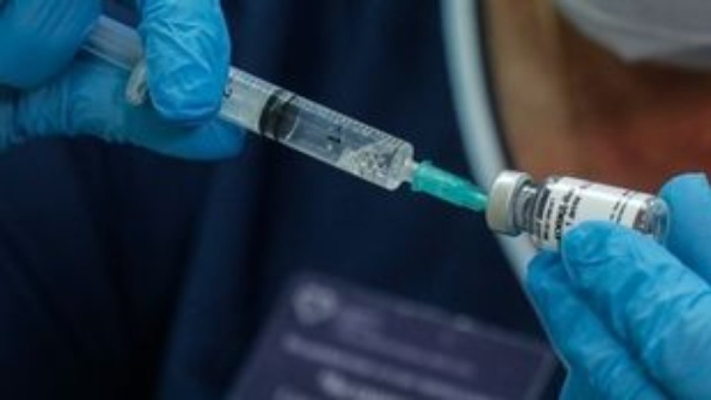 Θεμιστοκλέους: Τι ισχύει για τα ακυρωμένα ραντεβού εμβολιασμού-Στους 300.000 οι ανεμβολίαστοι άνω των 60