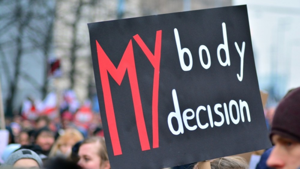 ΗΠΑ: Τζο Μπάιντεν και Κάμαλα Χάρις δεσμεύονται να υπερασπισθούν το δικαίωμα στην άμβλωση